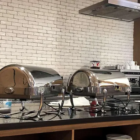 メトロポリタン ホテル 4*